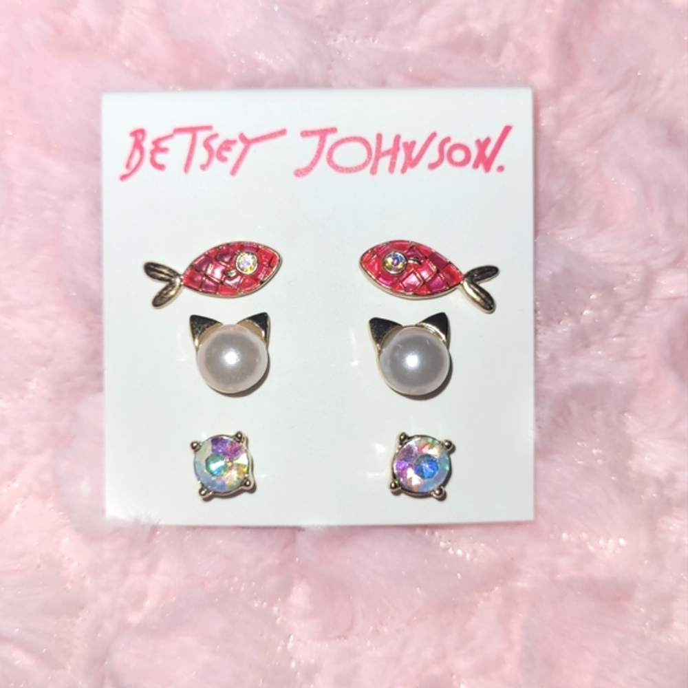 Betsey Johnson 3-pair earring set. - Picture 11 of 15